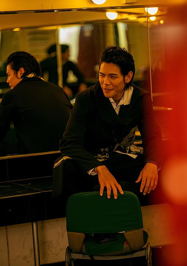 向佐凭借烂片国外拿影帝,买的吧?