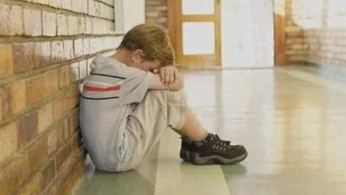 孩子喜欢打人怎么办？了解孩子“攻击行为”的原因