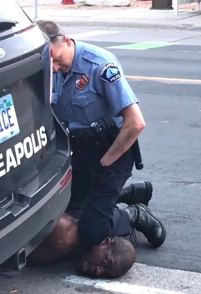 美警推倒老人跪杀黑人后 不服上层处罚 集体辞职不干 社会资讯 娱乐新闻网