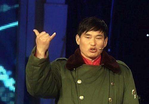 因为大衣哥疫情捐款一事，网友吵
