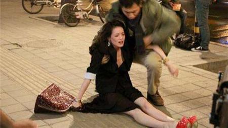 舒淇|女星醉酒丑态百出！舒淇当挂件，章子怡被灌酒，她直接高举裤头狂甩！