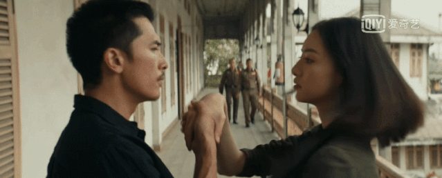 《唐人街探案》分为三个单元故事,一共12集,前两个故事都已经播出.