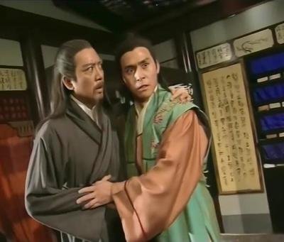 慕容博武功绝学:1,慕容氏家传剑法 2,参合指 3,斗转星移 4,少林