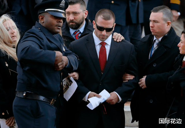 美国警察承认在俄罗斯轮盘赌中失手误杀女同事 将被判7年监禁 国际资讯 娱乐新闻网