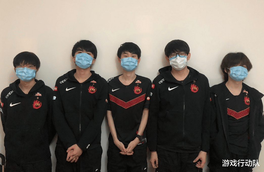 lpl3支队伍戴口罩合影,omg冷酷,we高级,fpx滑稽