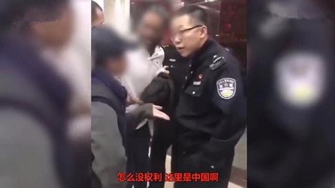 黑人男子偷盗失败被抓 上海女友称外国人免责 民警 这是中国 社会资讯 早游戏