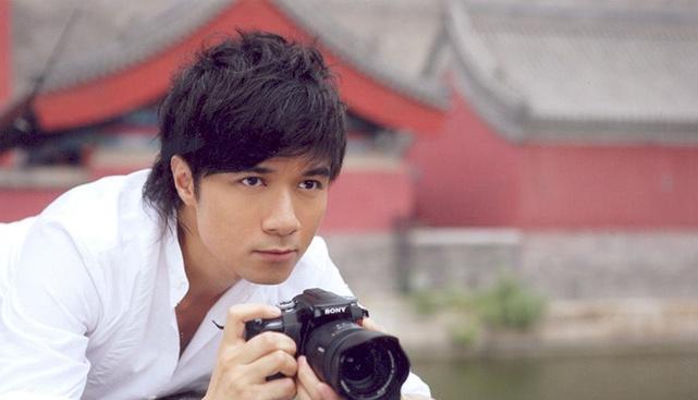 「古巨基」“何书桓”官宣升级当爸，童年“男神”古巨基晒照尽显自豪感