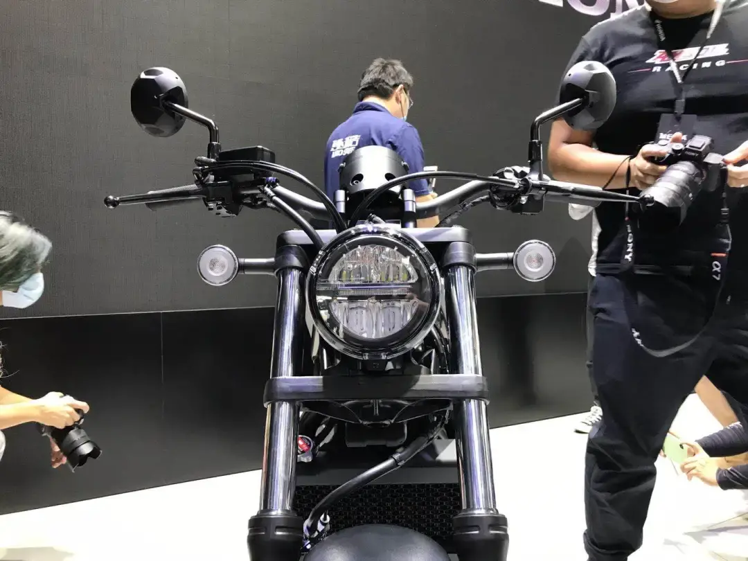 本田nss350踏板和国产cm300巡航车亮相北京车展 汽车资讯 八戒游戏