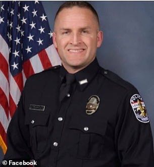 美黑人女性泰勒死亡案一名涉案警察被开除 盲目开10枪漠视生命 综合资讯 八戒游戏