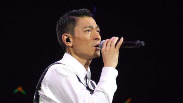 向华强@他是香港大哥， 向华强70大寿都请不来， 刘德华演唱会却“不请自来”