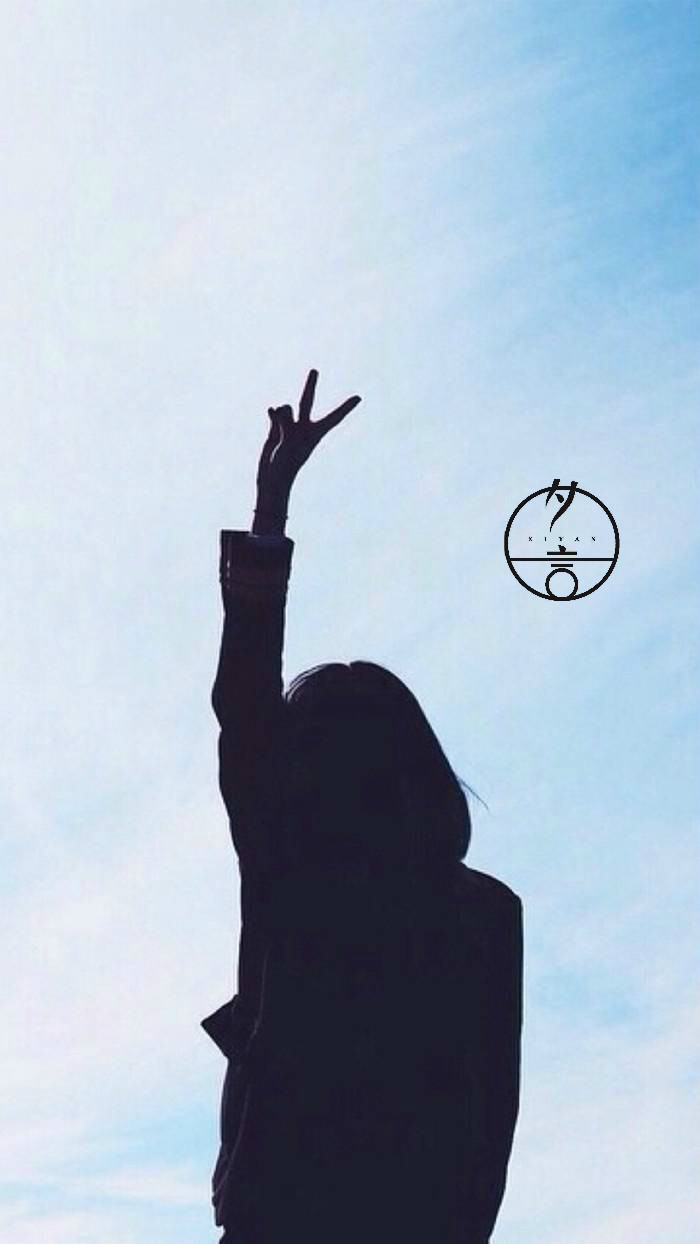 一个人叫外卖，一个人看电影，一