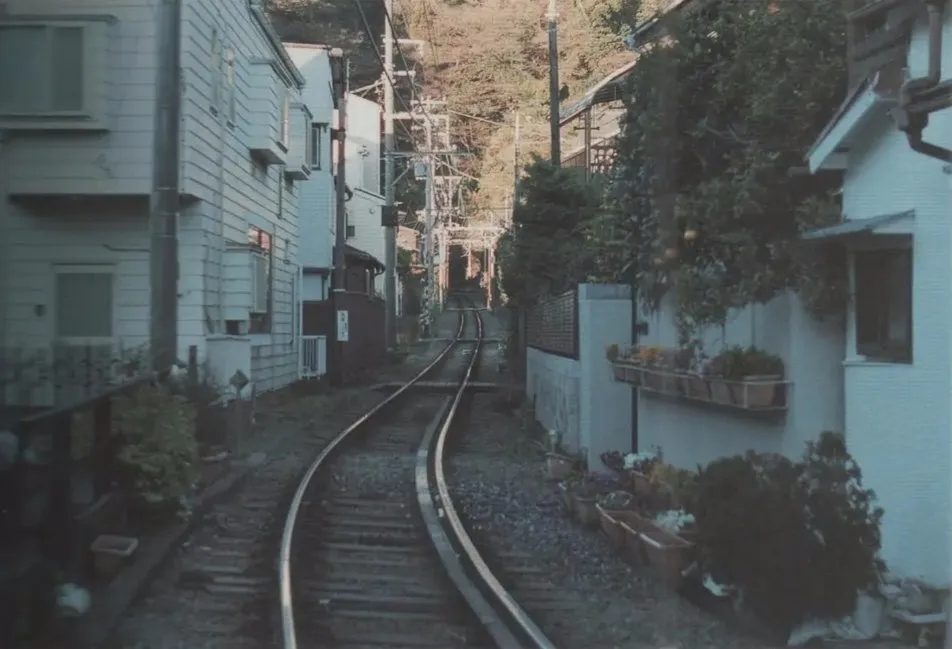 人生，一条路，
从起点到终点，