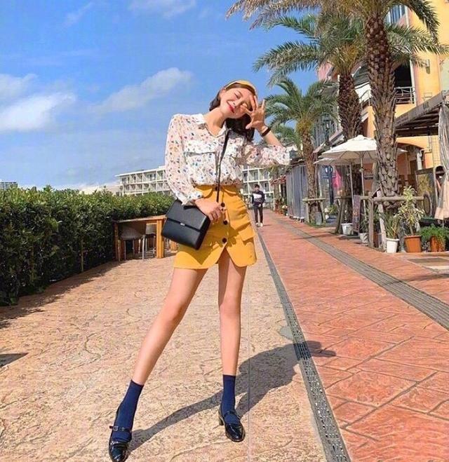 韩国时尚博主带来夏日穿搭指南,我们一起来解锁,五颜六色的夏天吧