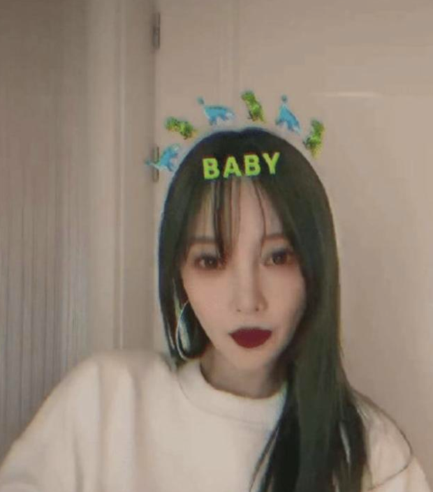 从明星沦成网红，李小璐点赞网友