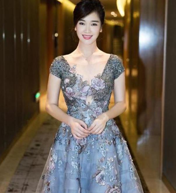 冻龄女神左小青,网友看完泳装后直呼"仙女下凡"!
