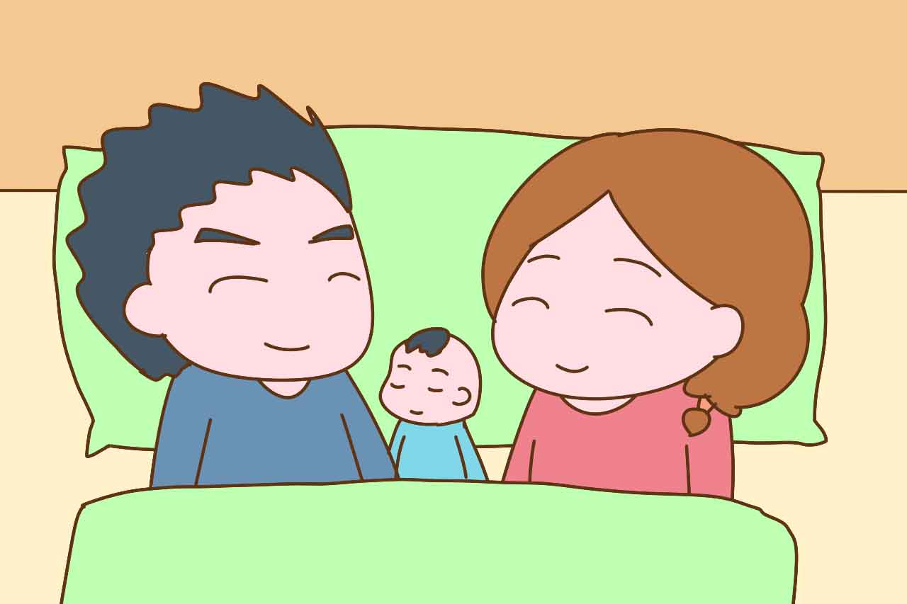 【和宝宝同睡一张床，家长这两件