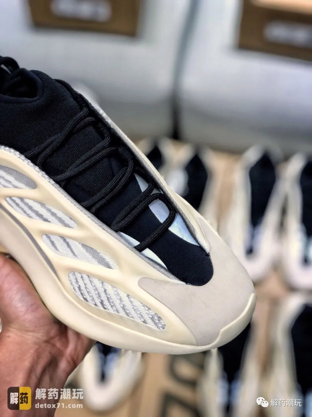 解药潮玩评测 真假对比 教你辨别什么是原鞋开发的椰子yeezy 700v3异形azael 考拉海购