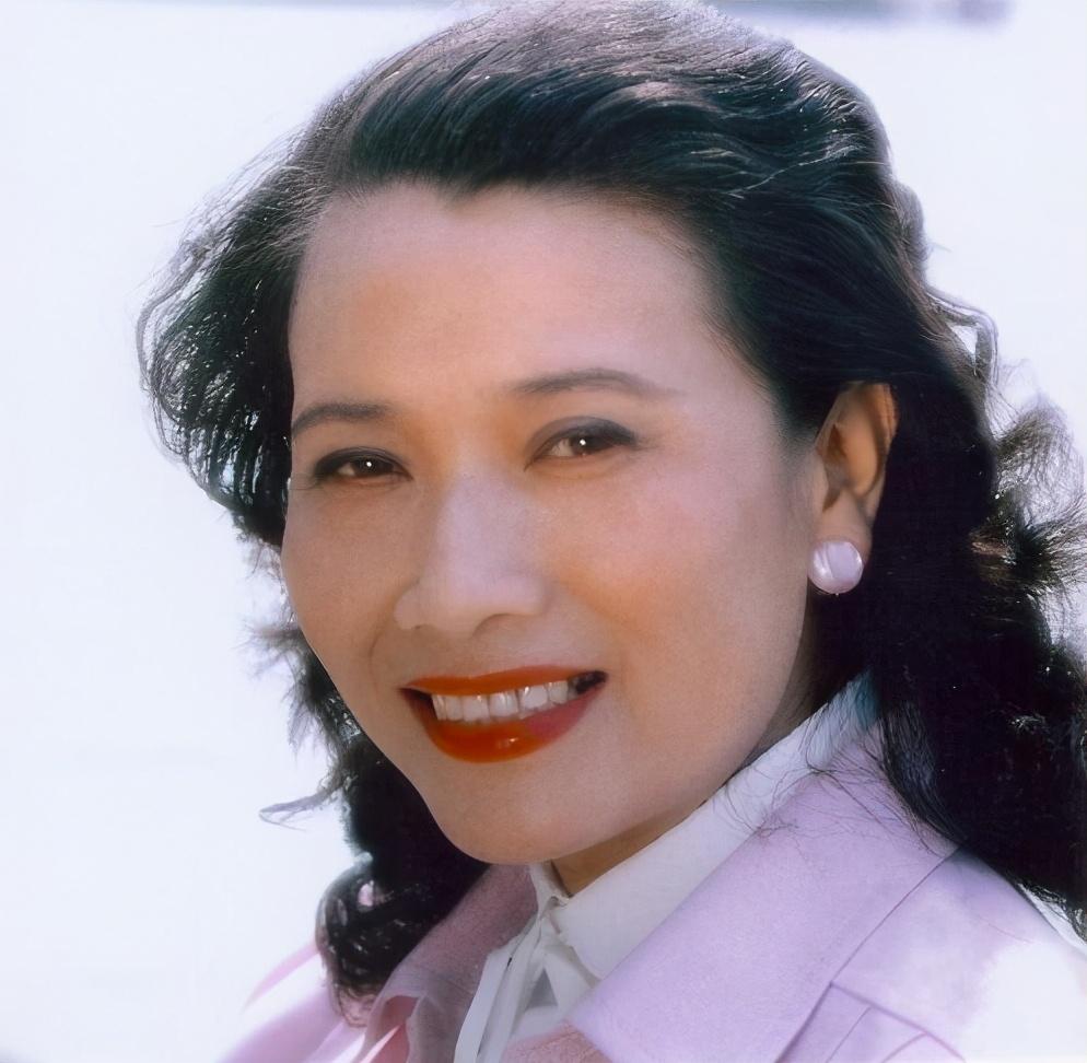 歌唱家朱逢博：相恋6天结婚，丈夫去世后，守其骨灰已生活12年