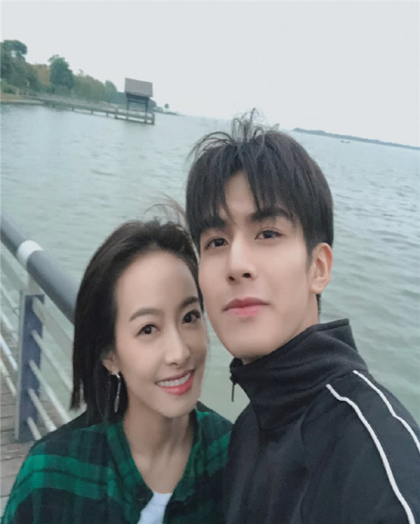宋威龙与姐姐合照曝光,才知道什么叫心动!