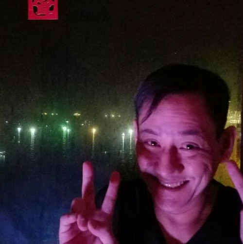 贾天怡饰演春香(华府四婢之一)