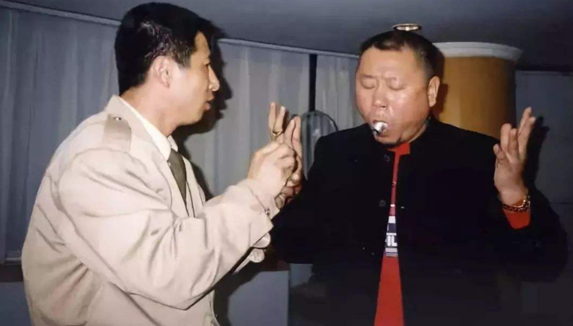 电视剧《马大帅》,吴德荣的爱,是自私的,钢子的爱,是无私的