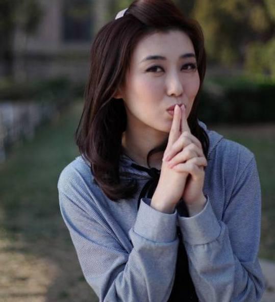 央视主持人李红的老公,隐藏了整整10年,没想到原来是我们熟悉的他