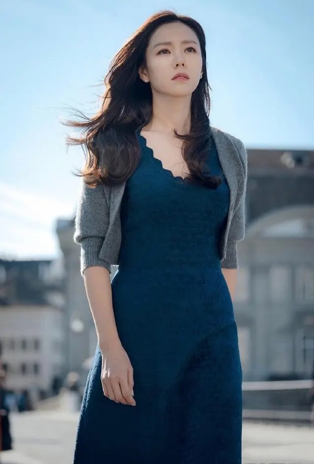 穿搭秘籍,30岁女生如何穿出气质?从明星穿搭入手,教你