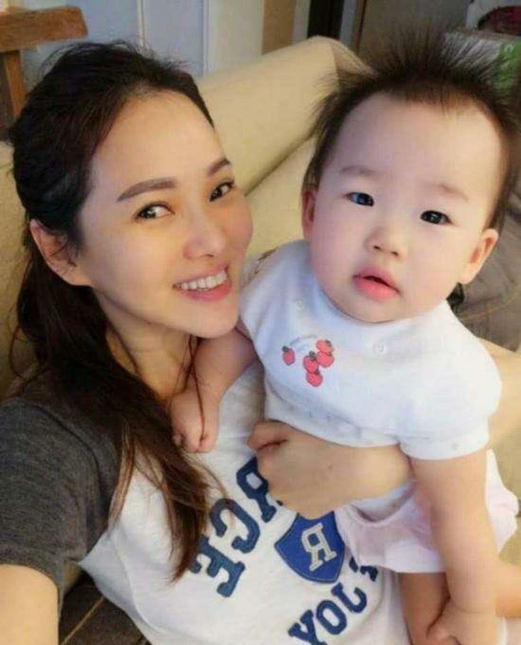 秦昊、伊能静女儿近照曝光！小时