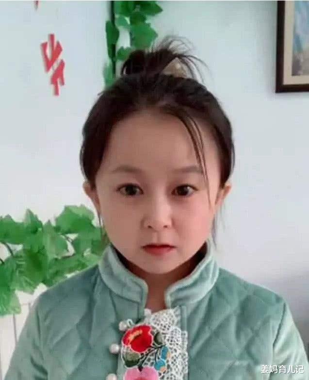 成都"袖珍女孩"结婚,30多岁却如同10岁孩子,送嫁过程父母哭了