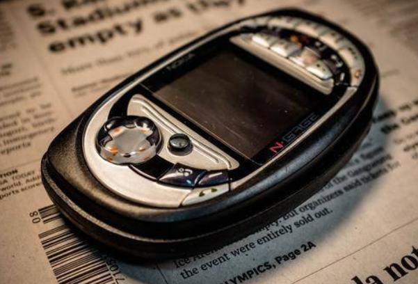 诺基亚|盘点当年那些牛炸天的手机设计！你用过吗？