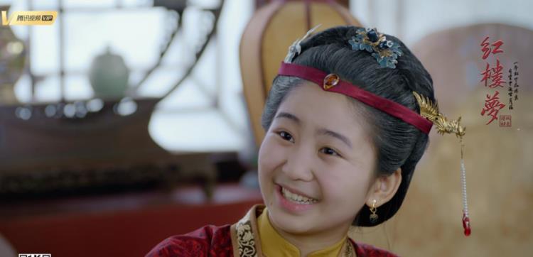 14岁的陶冰蓝,则是两度扮演贾母,可以说是牢牢地稳住了中国小演员的"