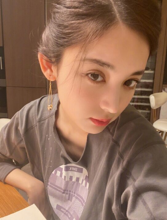 古力娜扎晒自拍，简直仙女本仙！