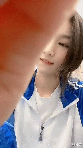 医生瞄了我一眼然后说:是你啊,那把舌头伸出来我检查一下就好了.