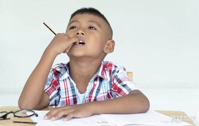 如何端正孩子的学习态度1、平时多监督孩子现在的孩子学习任务比较重，导