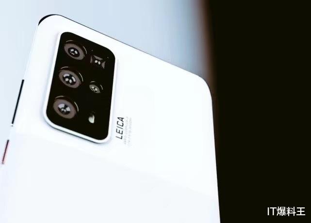 全貌浮现、三星摊牌!国外小哥上手三星Galaxy S20 Ultra 全貌浮现、三星摊牌!国外小哥上手三星Galaxy S20 Ultra