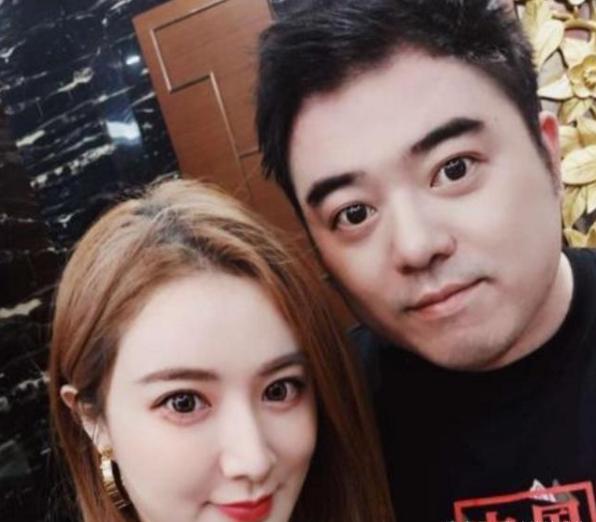 薇娅老公17年前是林依轮伴舞,如今翻身成他老板,两人年入20亿