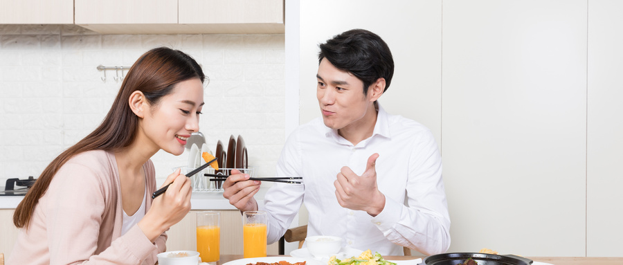 “每一种看似轻松的生活，实则都