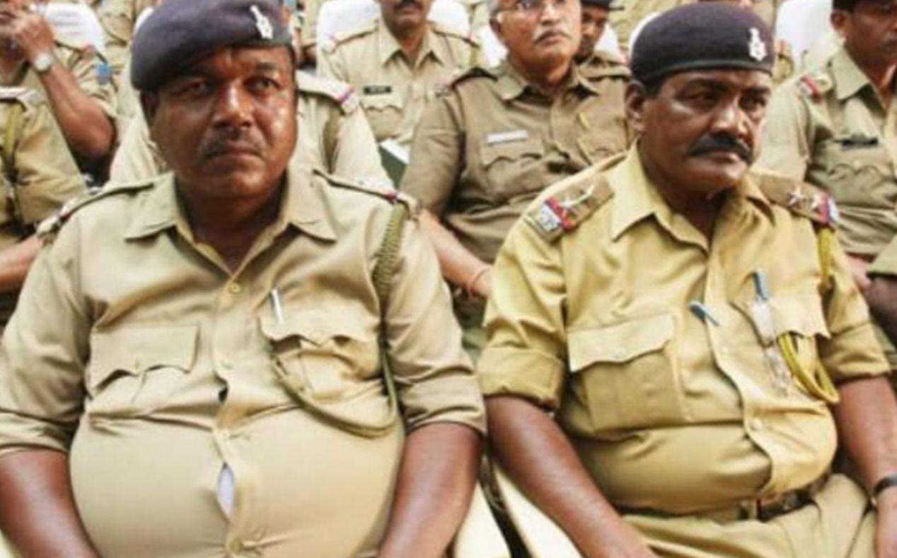 印度警察 胖死 3600多人 是战死的三倍 印度伙食真不错 军事资讯 娱乐新闻网