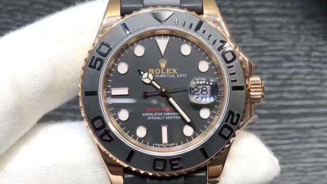 公司小伙升职成领导决定去定块表，谁知复刻表做工精致不知挑选