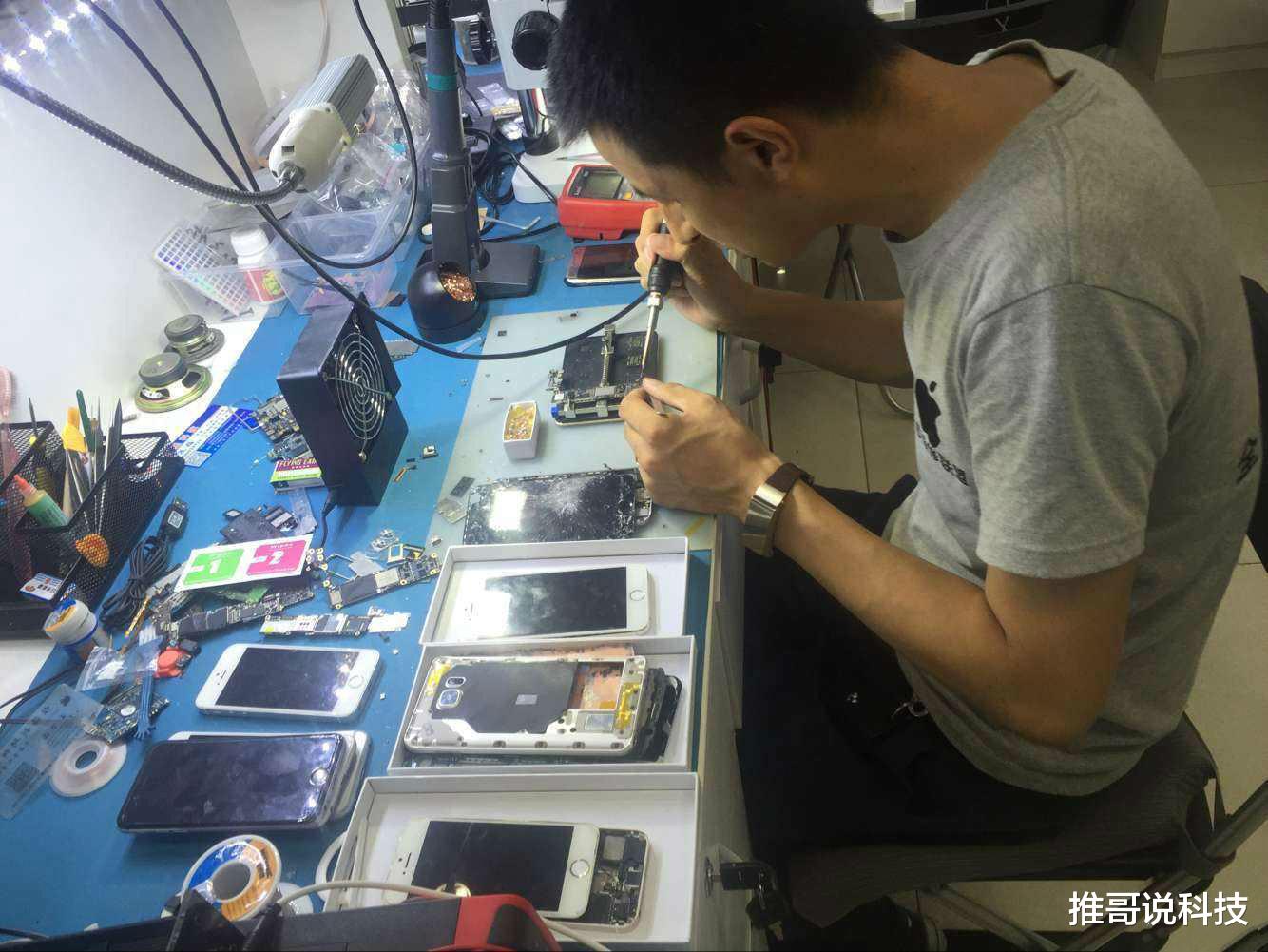 去手机店维修手机,听到这三句话,建议立马走人!