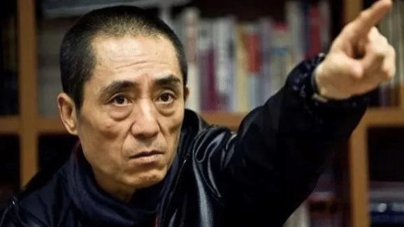 张艺谋|被张艺谋封杀的两位女星，前者乖乖退圈，后者让张艺谋损失近千万