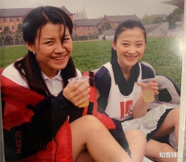 特别是刘琳在为经典影片《红樱桃》中配的13岁少女楚楚的声线时.