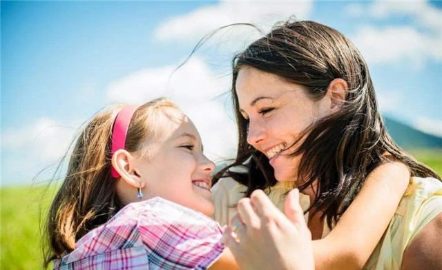 越南夫妇养出6个漂亮女儿，现已成年却有5个嫁不出去，家长很无奈