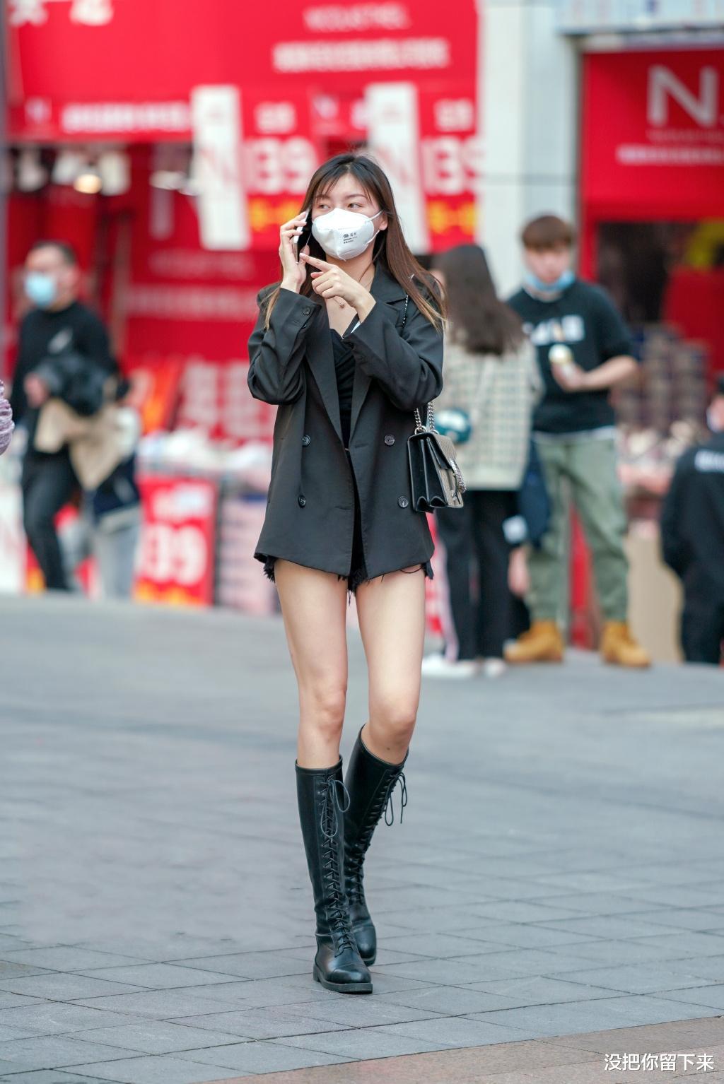 女同事热爱穿"长靴",不管什么天气都要穿,脚上汗没停过