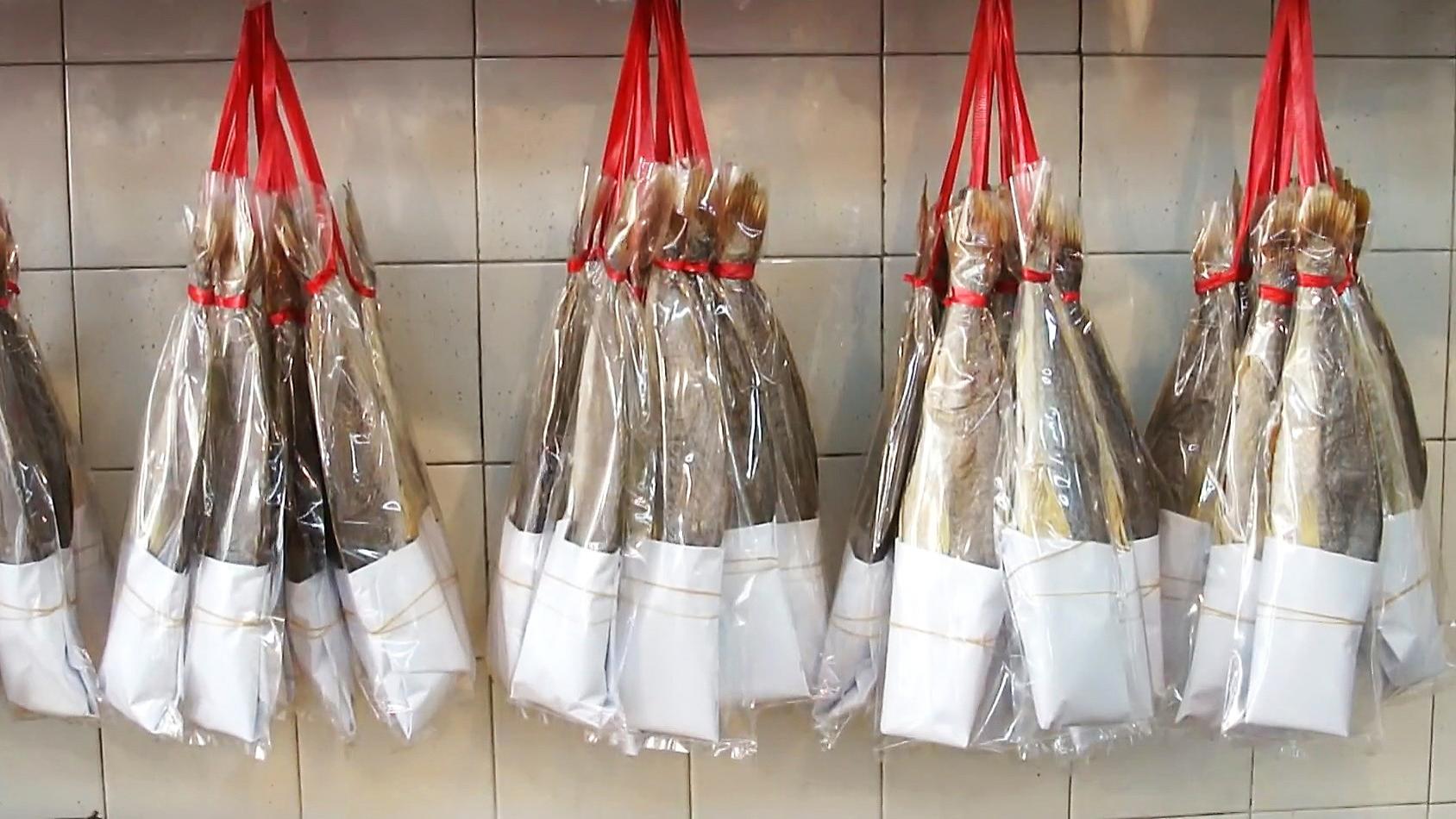 市场博物 香港咸鱼为何用白纸包头，要从密肚咸鱼概念说起