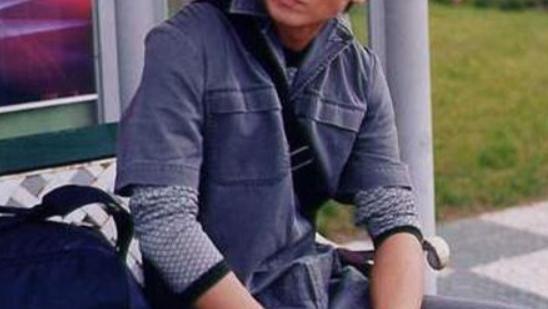 『保剑锋』他曾是“最帅老师”，娶大6岁妻子，如今老婆照片曝光，竟是熟悉的她