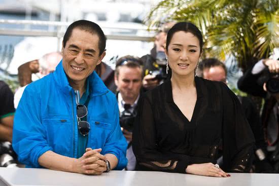 张艺谋为何放弃了相恋8年的巩俐,而娶了陈婷?