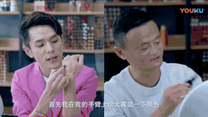 易烊千玺宣布成为彩妆代言人后,李佳琦