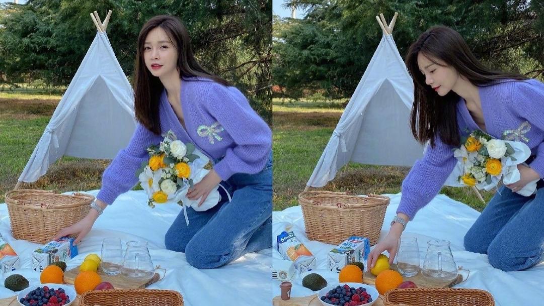 沈梦辰日晒春游照，穿紫色毛衣高调秀腰，牛仔裤臀部撑得满满的