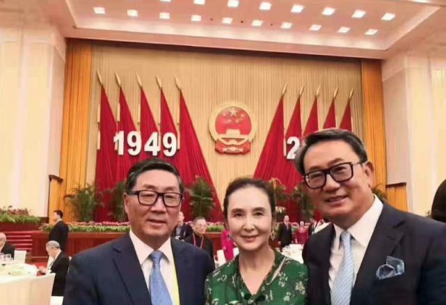 原来"嫦娥仙子"邱佩宁老公是他?捐赠107所学校,却低调